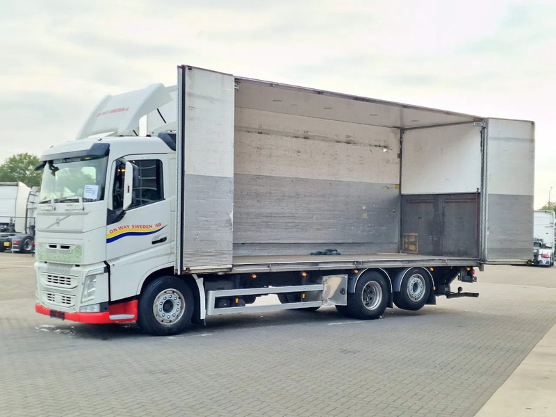 Volvo FH 13.460 lowroof 6x2 - Box with Sidedoors - 480 WB - Full air - Kamion sa zatvorenim sandukom: slika 4 Volvo FH 13.460 lowroof 6x2 - Box with Sidedoors - 480 WB - Full air - Kamion sa zatvorenim sandukom: slika 4