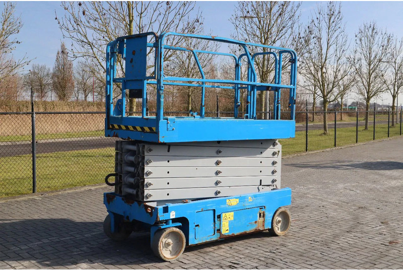 Genie GS-4047 | 14 METER | 350 KG - Lift u obliku makaza: slika 3 Genie GS-4047 | 14 METER | 350 KG - Lift u obliku makaza: slika 3