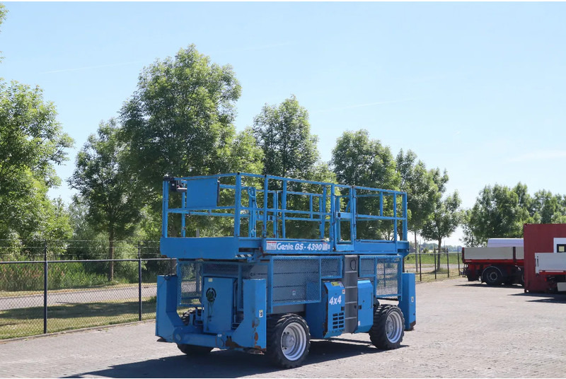 Genie GS-4390 RT | 15 METER | 680 KG - Lift u obliku makaza: slika 3 Genie GS-4390 RT | 15 METER | 680 KG - Lift u obliku makaza: slika 3