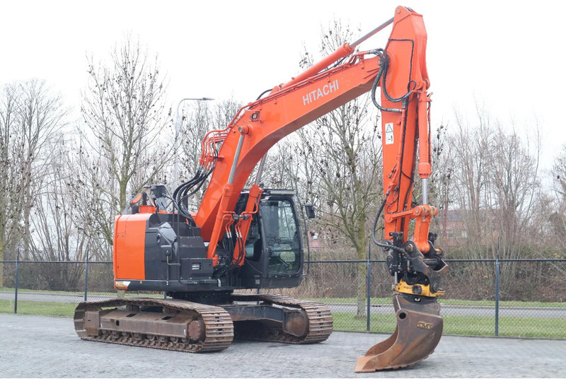 Hitachi ZX225 USRLC-6 | ROTOTILT | BUCKET | GOOD CONDITION - Bager guseničar: slika 5 Hitachi ZX225 USRLC-6 | ROTOTILT | BUCKET | GOOD CONDITION - Bager guseničar: slika 5