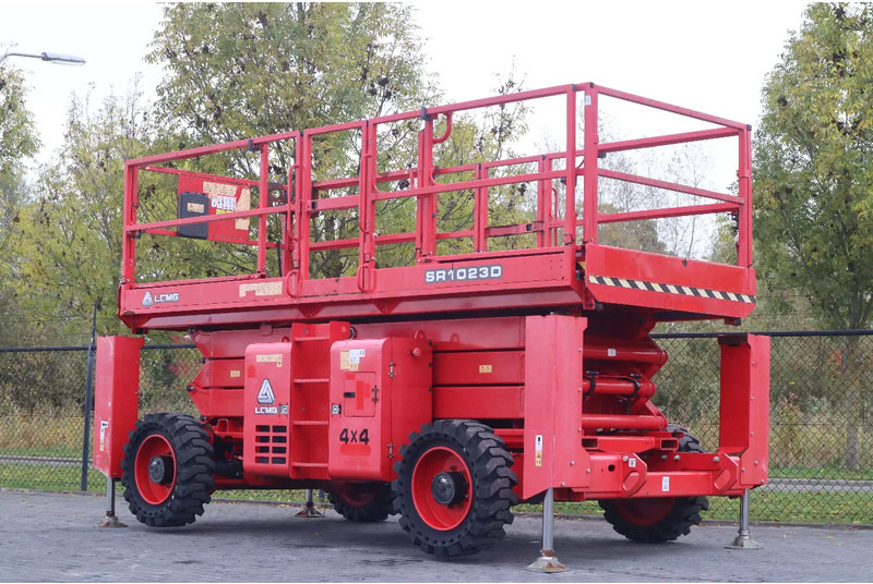 LGMG SR1023D | 12 METER | 1.100 KG - Lift u obliku makaza: slika 2 LGMG SR1023D | 12 METER | 1.100 KG - Lift u obliku makaza: slika 2