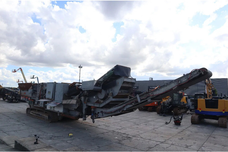 SBM REMAX 1218 E/D | REMOTE | CRUSHER | INCL. PARTS CONTAINER - Mobilna drobilica: slika 4 SBM REMAX 1218 E/D | REMOTE | CRUSHER | INCL. PARTS CONTAINER - Mobilna drobilica: slika 4