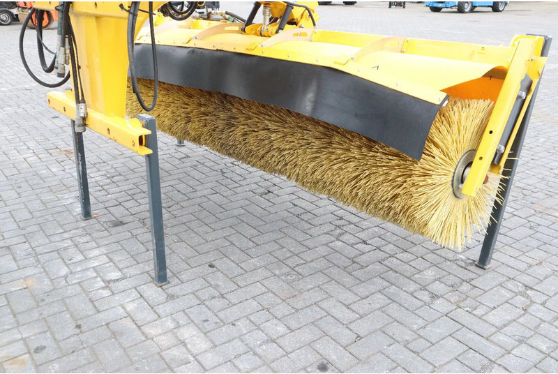 STARK RSW 3000 S | SWEEPER | BRUSH | KEHRMASCHINE | WATER SPRAY - Metle: slika 4 STARK RSW 3000 S | SWEEPER | BRUSH | KEHRMASCHINE | WATER SPRAY - Metle: slika 4