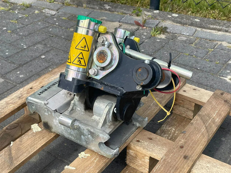 STEELWRIST TMX S30 -180HA | TILT QUICKCOUPLER | TILTING COUPLER | NEW - Tiltrotator za Građevinska mašina: slika 1 STEELWRIST TMX S30 -180HA | TILT QUICKCOUPLER | TILTING COUPLER | NEW - Tiltrotator za Građevinska mašina: slika 1