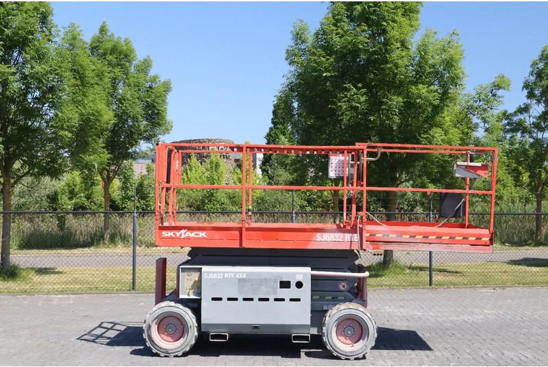 Skyjack SJ 6832 RTE | 12 METER | 454 KG - Lift u obliku makaza: slika 4 Skyjack SJ 6832 RTE | 12 METER | 454 KG - Lift u obliku makaza: slika 4