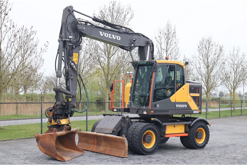 Volvo EWR 150 E | ROTOTILT | BUCKET | TRAILER HYDR - Bager točkaš: slika 2 Volvo EWR 150 E | ROTOTILT | BUCKET | TRAILER HYDR - Bager točkaš: slika 2