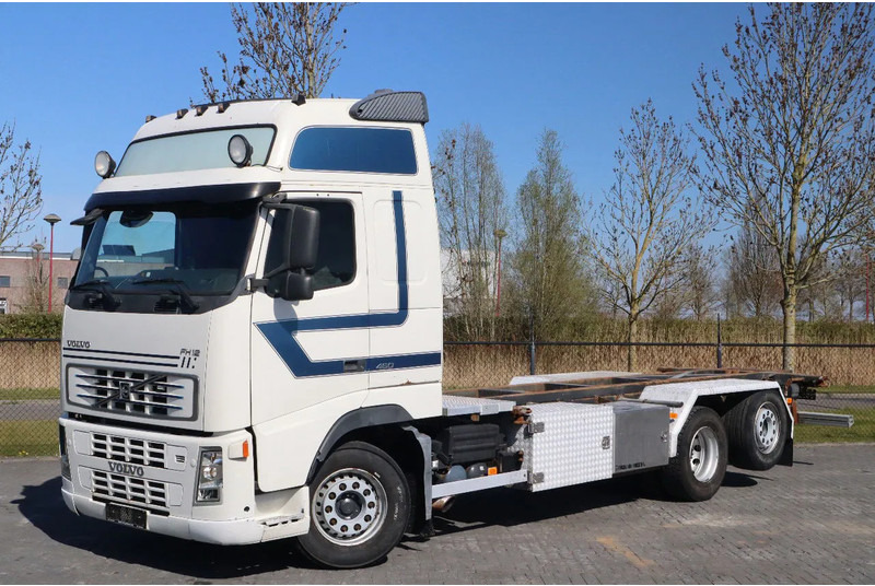 Volvo FH 460 | 6X2 | MANUAL | BDF | RETARDER | EURO 3 - Kamion sa golom šasijom i zatvorenom kabinom: slika 1 Volvo FH 460 | 6X2 | MANUAL | BDF | RETARDER | EURO 3 - Kamion sa golom šasijom i zatvorenom kabinom: slika 1