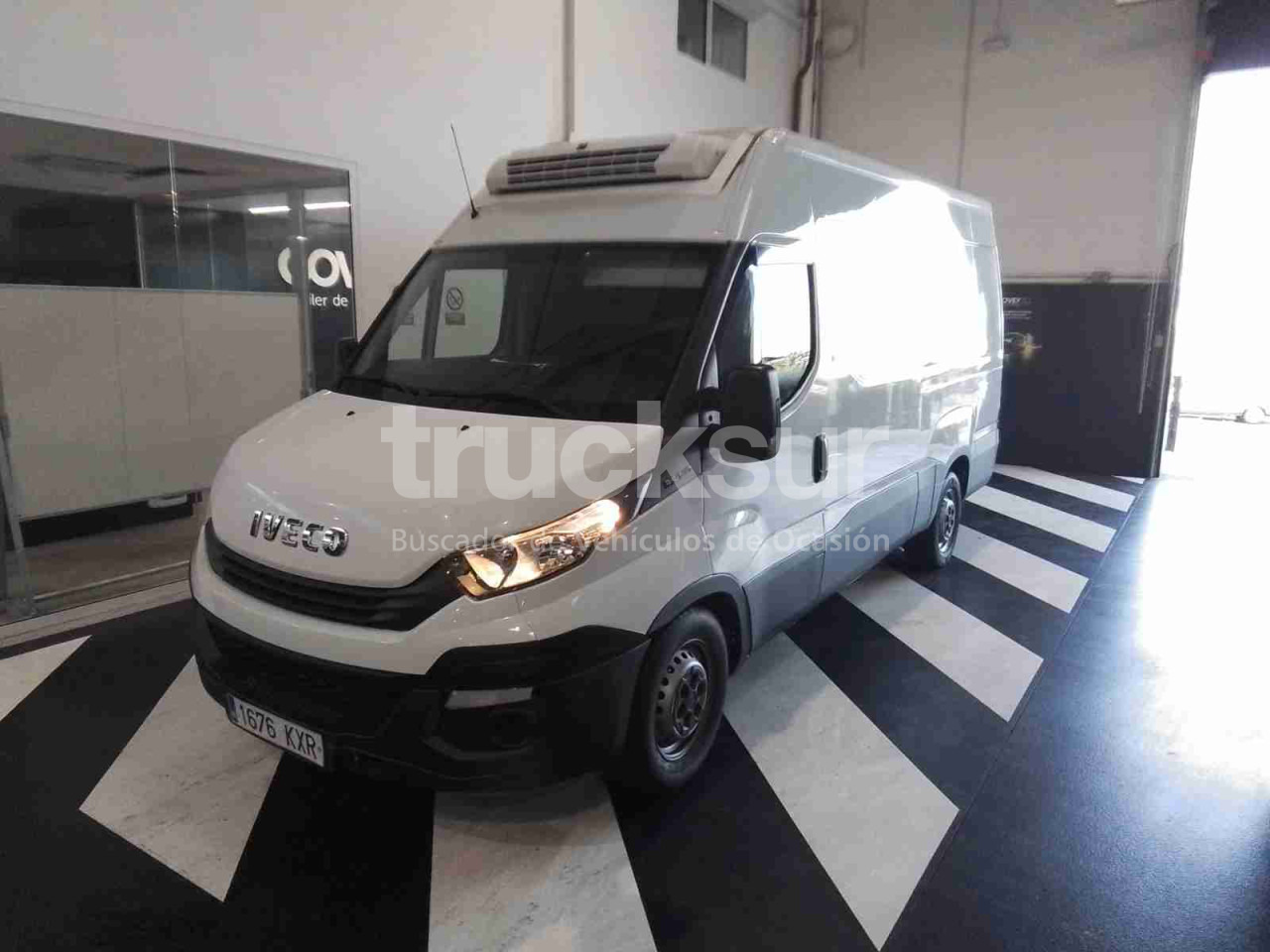 IVECO 35S14 FRC-X - Dostavno vozilo sa zatvorenim sandukom: slika 2 IVECO 35S14 FRC-X - Dostavno vozilo sa zatvorenim sandukom: slika 2
