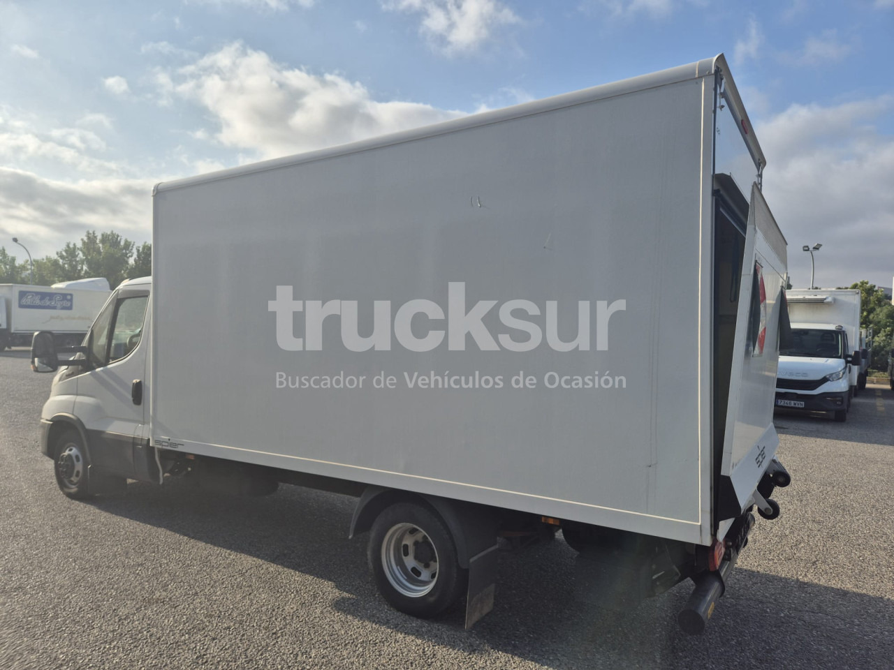 IVECO DAILY 35C16H - Dostavno vozilo sa zatvorenim sandukom: slika 4 IVECO DAILY 35C16H - Dostavno vozilo sa zatvorenim sandukom: slika 4