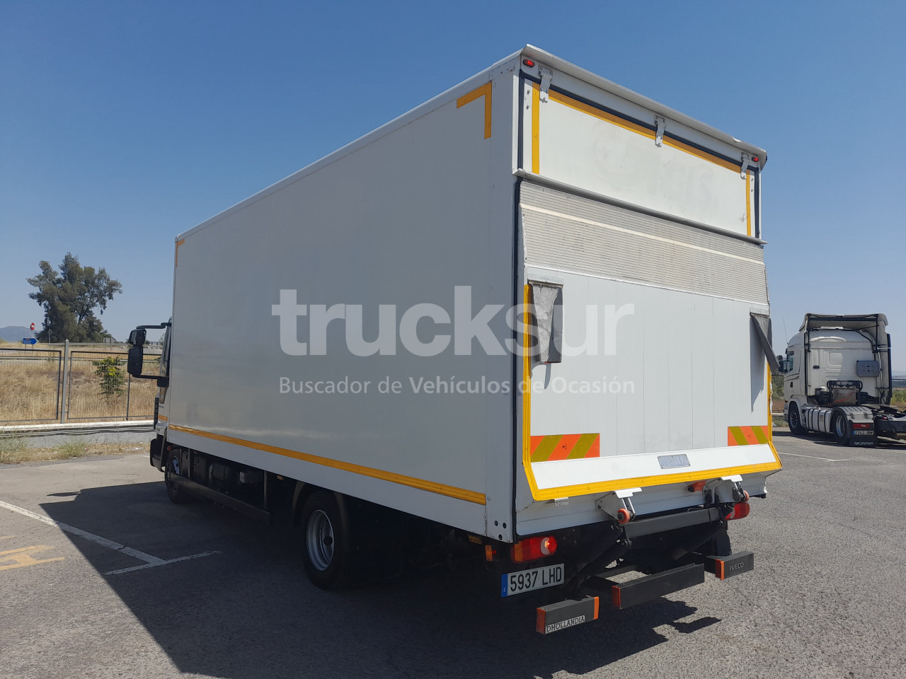 IVECO EUROCARGO 210.75 P/E - Kamion sa zatvorenim sandukom: slika 3 IVECO EUROCARGO 210.75 P/E - Kamion sa zatvorenim sandukom: slika 3