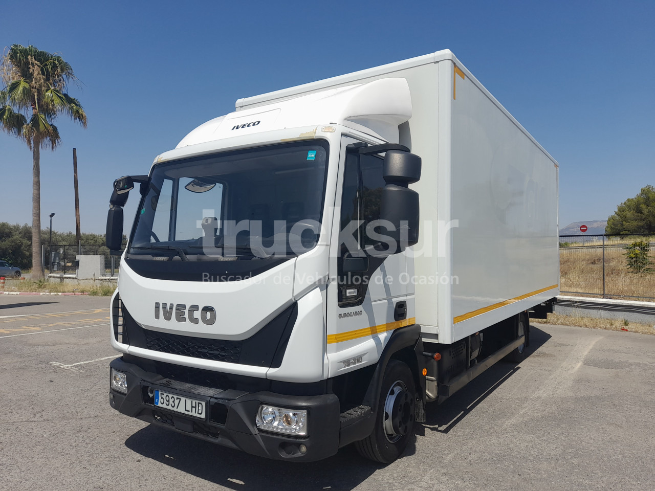 IVECO EUROCARGO 210.75 P/E - Kamion sa zatvorenim sandukom: slika 1 IVECO EUROCARGO 210.75 P/E - Kamion sa zatvorenim sandukom: slika 1