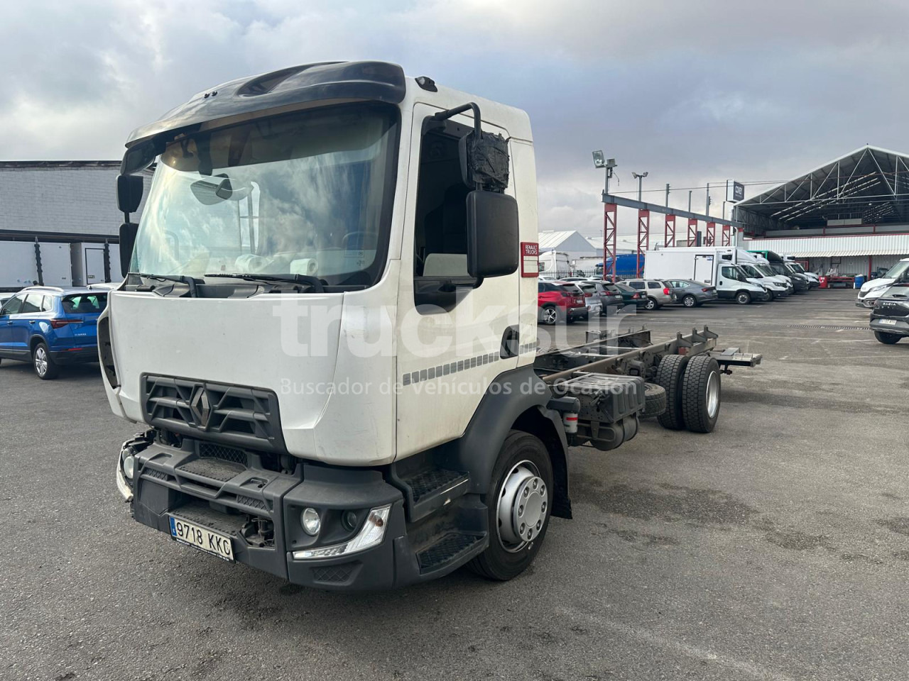 Kamion sa golom šasijom i zatvorenom kabinom RENAULT D12.210: slika 1