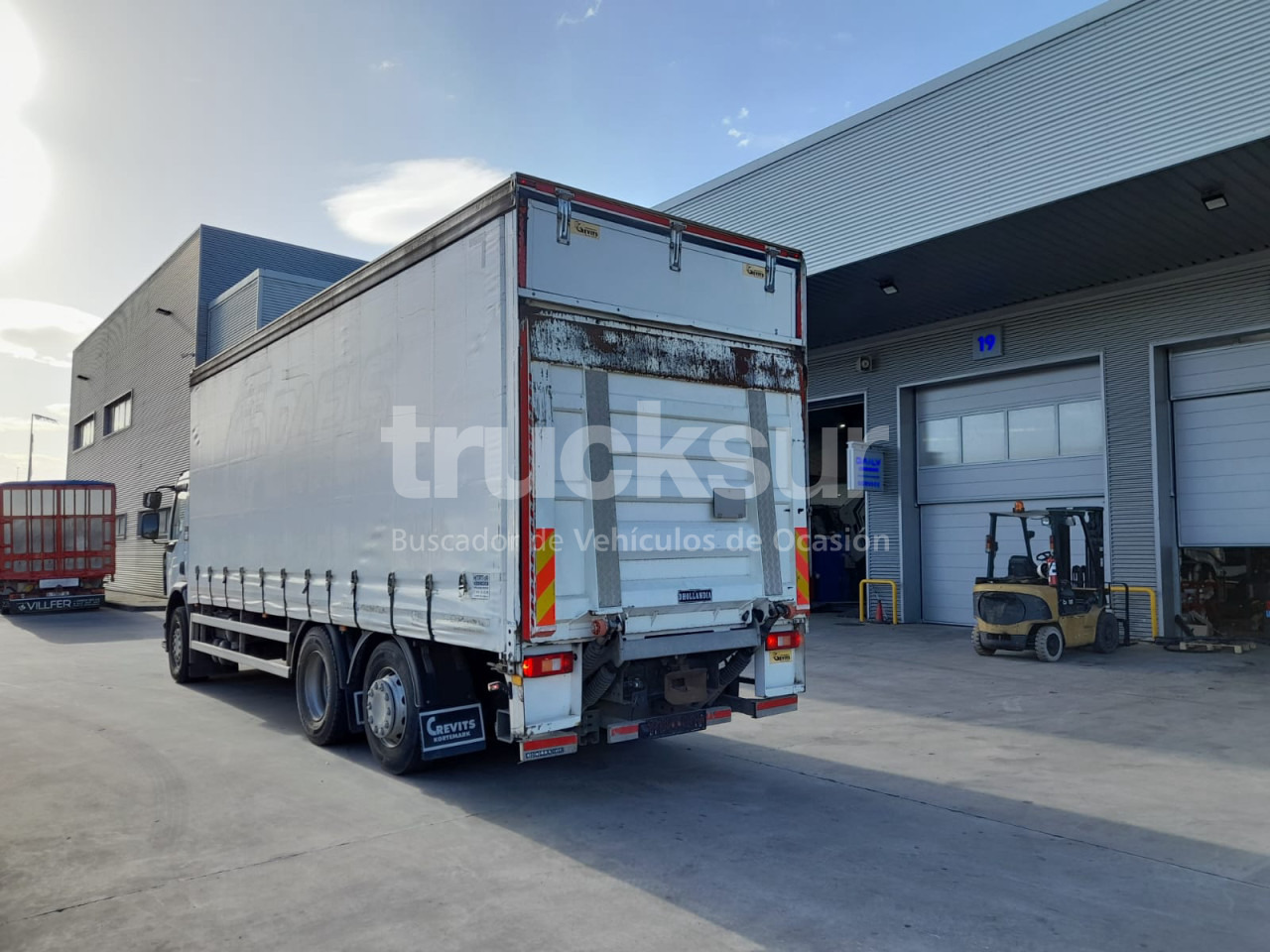 RENAULT D320 ejes 6x2*4 - Kamion sa ceradom: slika 4 RENAULT D320 ejes 6x2*4 - Kamion sa ceradom: slika 4