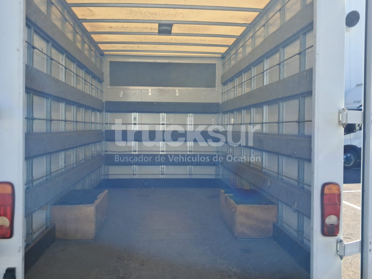 RENAULT MASTER 130.35 - Dostavno vozilo sa zatvorenim sandukom: slika 5 RENAULT MASTER 130.35 - Dostavno vozilo sa zatvorenim sandukom: slika 5
