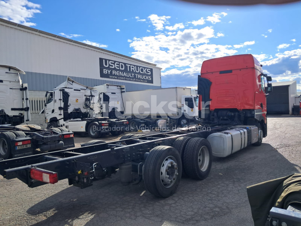 RENAULT T480 HIGH SLEEPER CAB 6X2*4 ejes 6x2*4 - Kamion sa golom šasijom i zatvorenom kabinom: slika 3 RENAULT T480 HIGH SLEEPER CAB 6X2*4 ejes 6x2*4 - Kamion sa golom šasijom i zatvorenom kabinom: slika 3