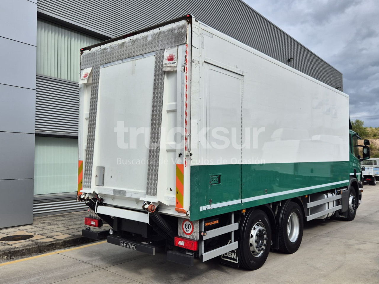 SCANIA P320.26 ejes 6x2*4 - Kamion sa zatvorenim sandukom: slika 4 SCANIA P320.26 ejes 6x2*4 - Kamion sa zatvorenim sandukom: slika 4