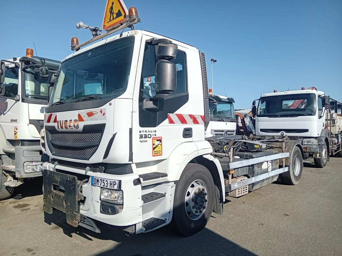 Iveco 330.36 - Kamion sa hidrauličnom kukom: slika 1 Iveco 330.36 - Kamion sa hidrauličnom kukom: slika 1