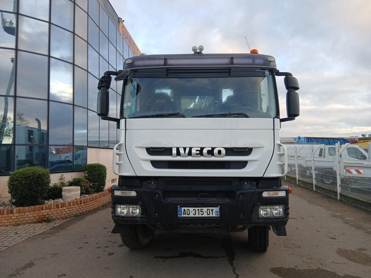 Iveco Trakker - Kamion sa hidrauličnom kukom: slika 2 Iveco Trakker - Kamion sa hidrauličnom kukom: slika 2