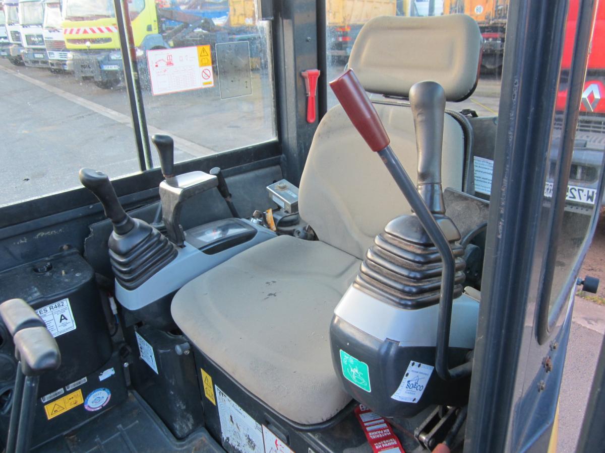 Mini bager Komatsu PC26MR-3: slika 10