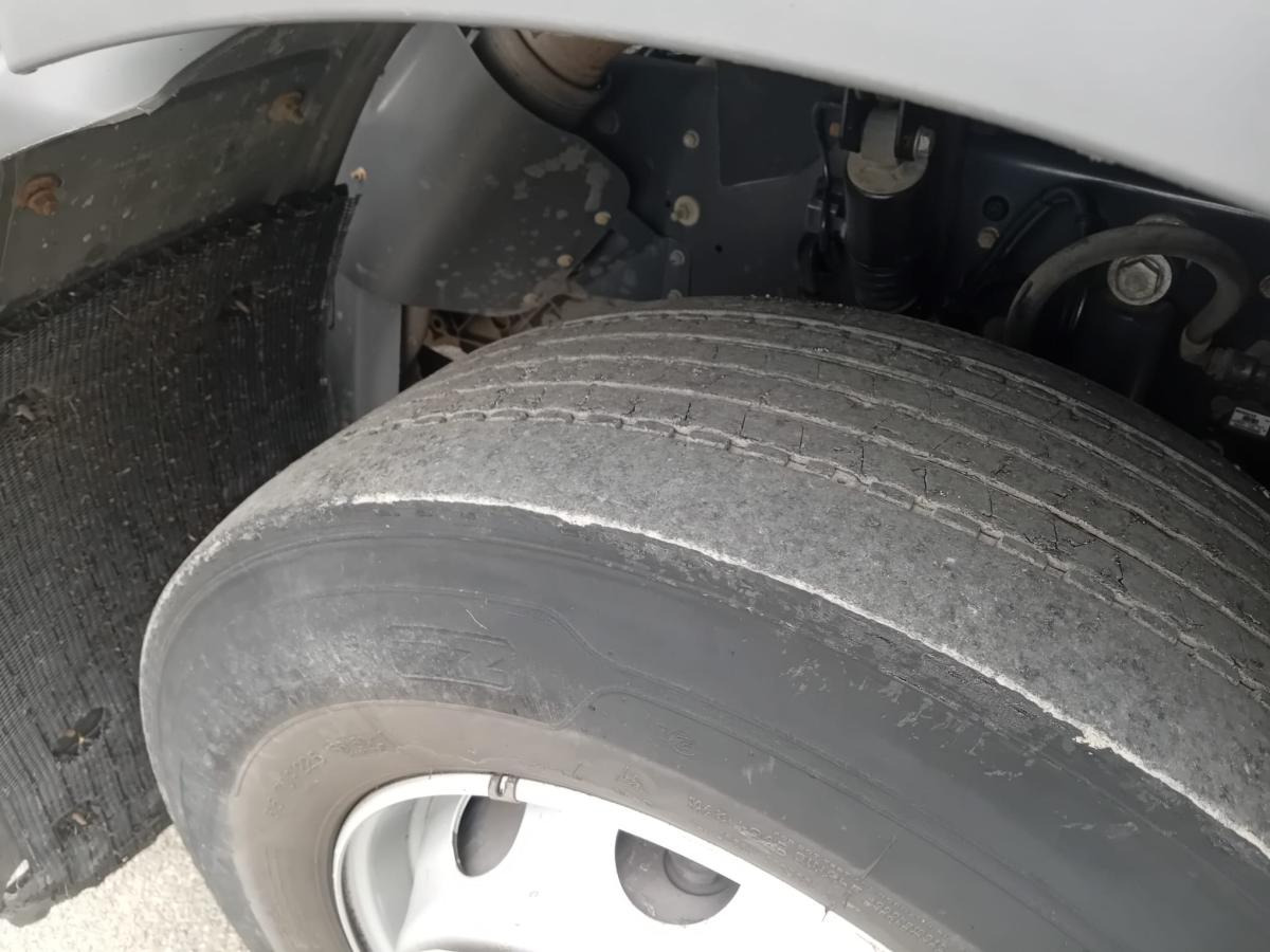 Renault Gamme D 280.19 - Kamion sa zatvorenim sandukom: slika 4 Renault Gamme D 280.19 - Kamion sa zatvorenim sandukom: slika 4