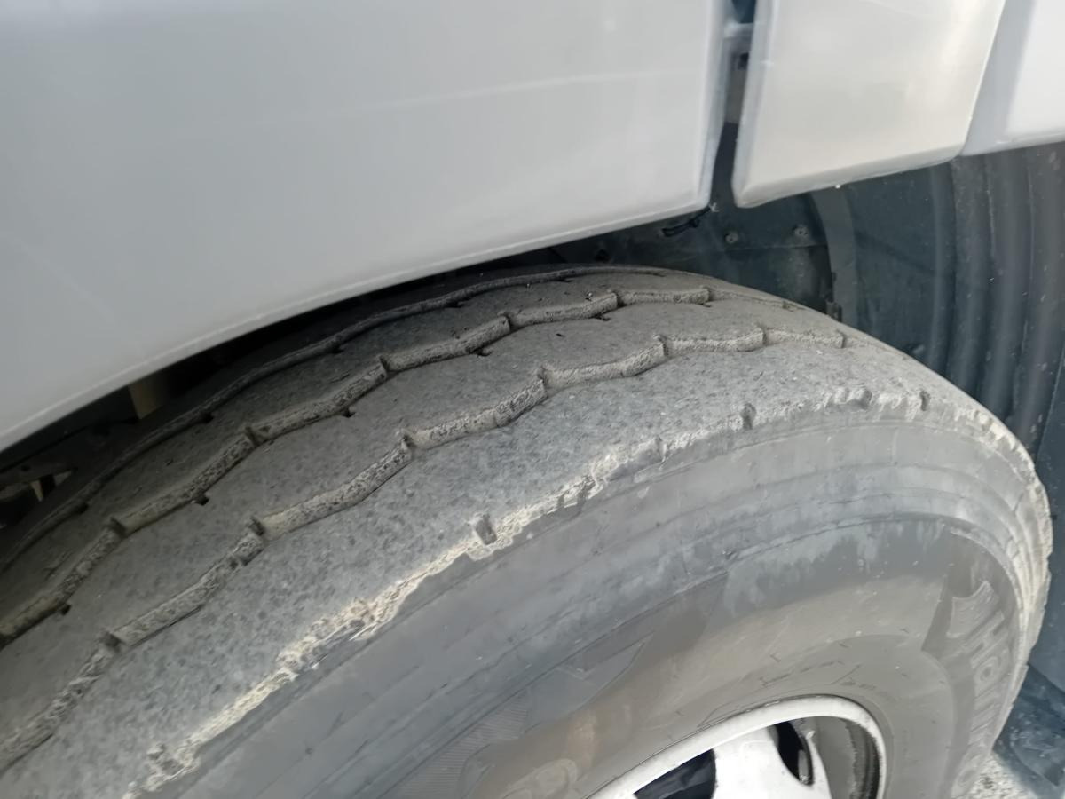 Kamion sa hidrauličnom kukom Scania P 410: slika 7