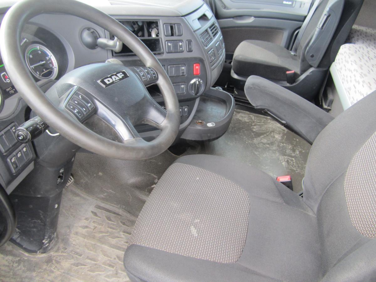 Interior photo 1: Tegljač DAF XF105 460