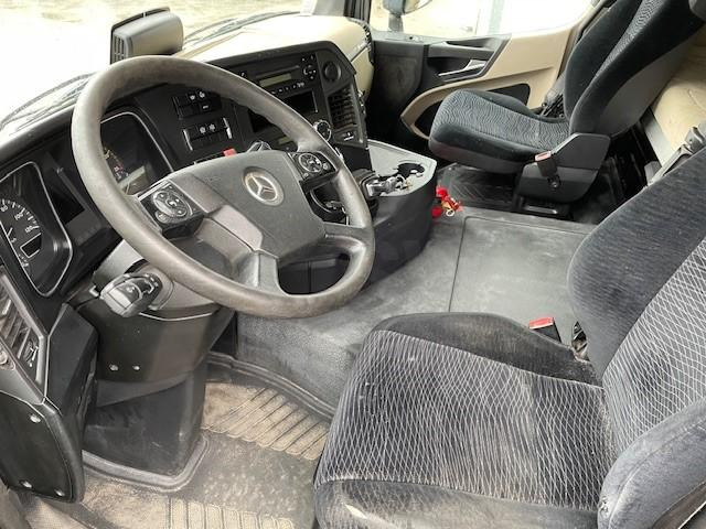 Interior photo 1: Tegljač Mercedes Actros 1843