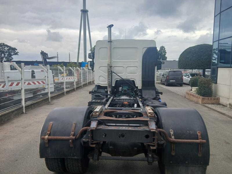 Kamion sa golom šasijom i zatvorenom kabinom Volvo FL 260: slika 12