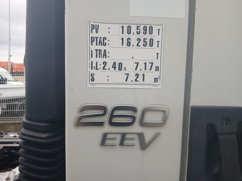 Kamion sa golom šasijom i zatvorenom kabinom Volvo FL 260: slika 11