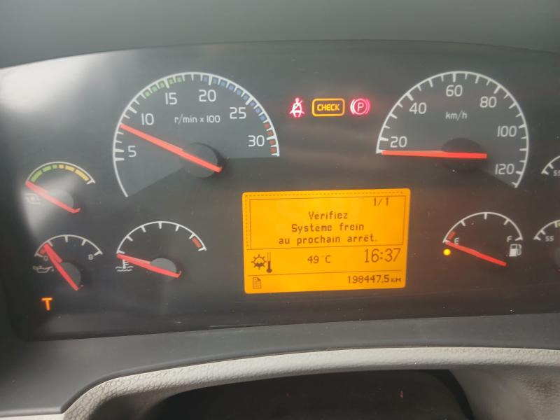 Kamion sa golom šasijom i zatvorenom kabinom Volvo FL 260: slika 7