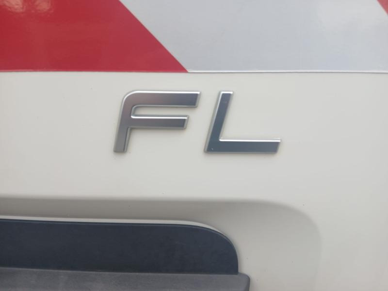 Kamion sa golom šasijom i zatvorenom kabinom Volvo FL 260: slika 13