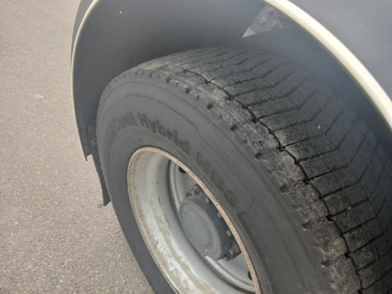 Kamion sa golom šasijom i zatvorenom kabinom Volvo FL 260: slika 16