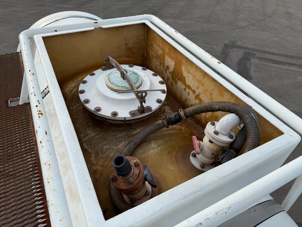 Poluprikolica cisterna Blumhardt 3 axle 29.000 L ADR Tank trailer Blumhardt 3 axle 29.000 L ADR Tanktrailer: slika 8 Poluprikolica cisterna Blumhardt 3 axle 29.000 L ADR Tank trailer Blumhardt 3 axle 29.000 L ADR Tanktrailer: slika 8