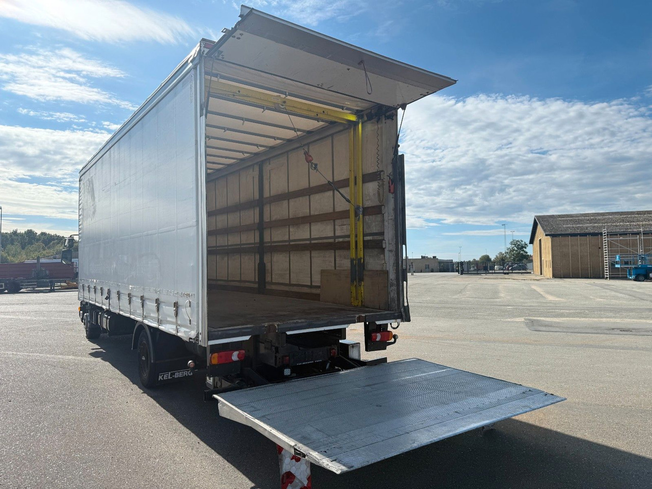 DAF LF 45 /220 4x2 Curtainsider and Taillift Euro 6 - Kamion sa ceradom: slika 5 DAF LF 45 /220 4x2 Curtainsider and Taillift Euro 6 - Kamion sa ceradom: slika 5