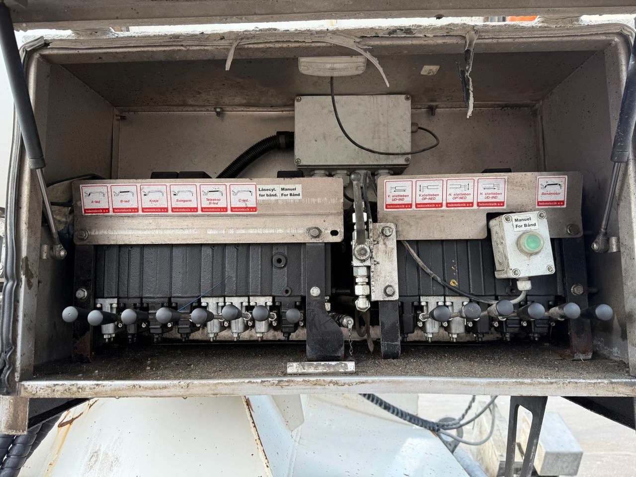 Poluprikolica mikser De Buf BM 12-36-2SPR w/ Belt Theam TSR15 / Beton: slika 7 Poluprikolica mikser De Buf BM 12-36-2SPR w/ Belt Theam TSR15 / Beton: slika 7