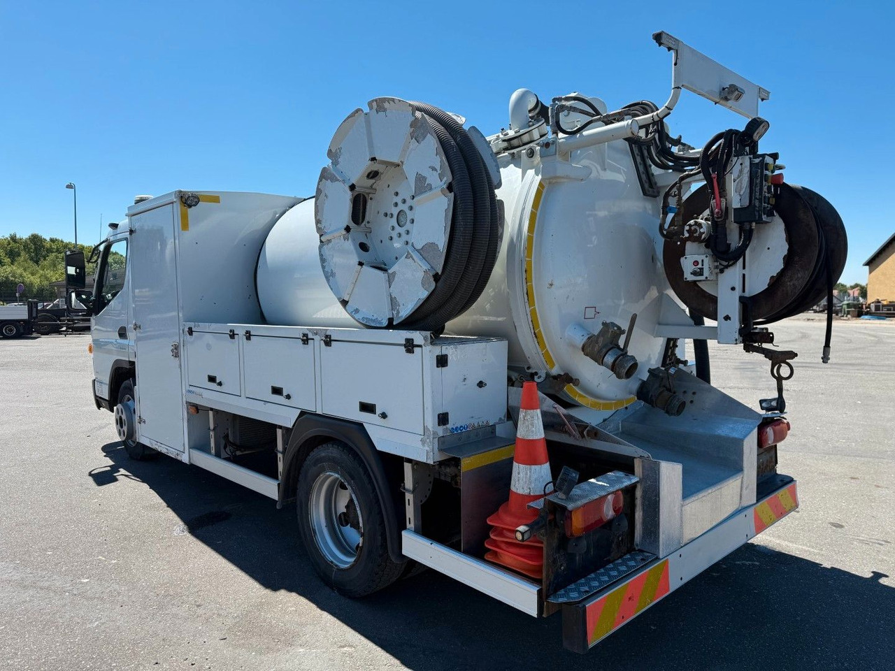 FUSO Canter 9C18 Duonic Rioned 3500 l. Kombi Euro 6 - Vakuumska cisterna: slika 4 FUSO Canter 9C18 Duonic Rioned 3500 l. Kombi Euro 6 - Vakuumska cisterna: slika 4
