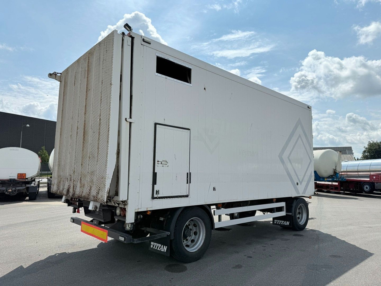 Kel-Berg 20 t. Alubox - Maschineramp Kel-Berg 2 axle 20 t. Alubox - Maschineramp - Prikolica sa zatvorenim sandukom: slika 3 Kel-Berg 20 t. Alubox - Maschineramp Kel-Berg 2 axle 20 t. Alubox - Maschineramp - Prikolica sa zatvorenim sandukom: slika 3