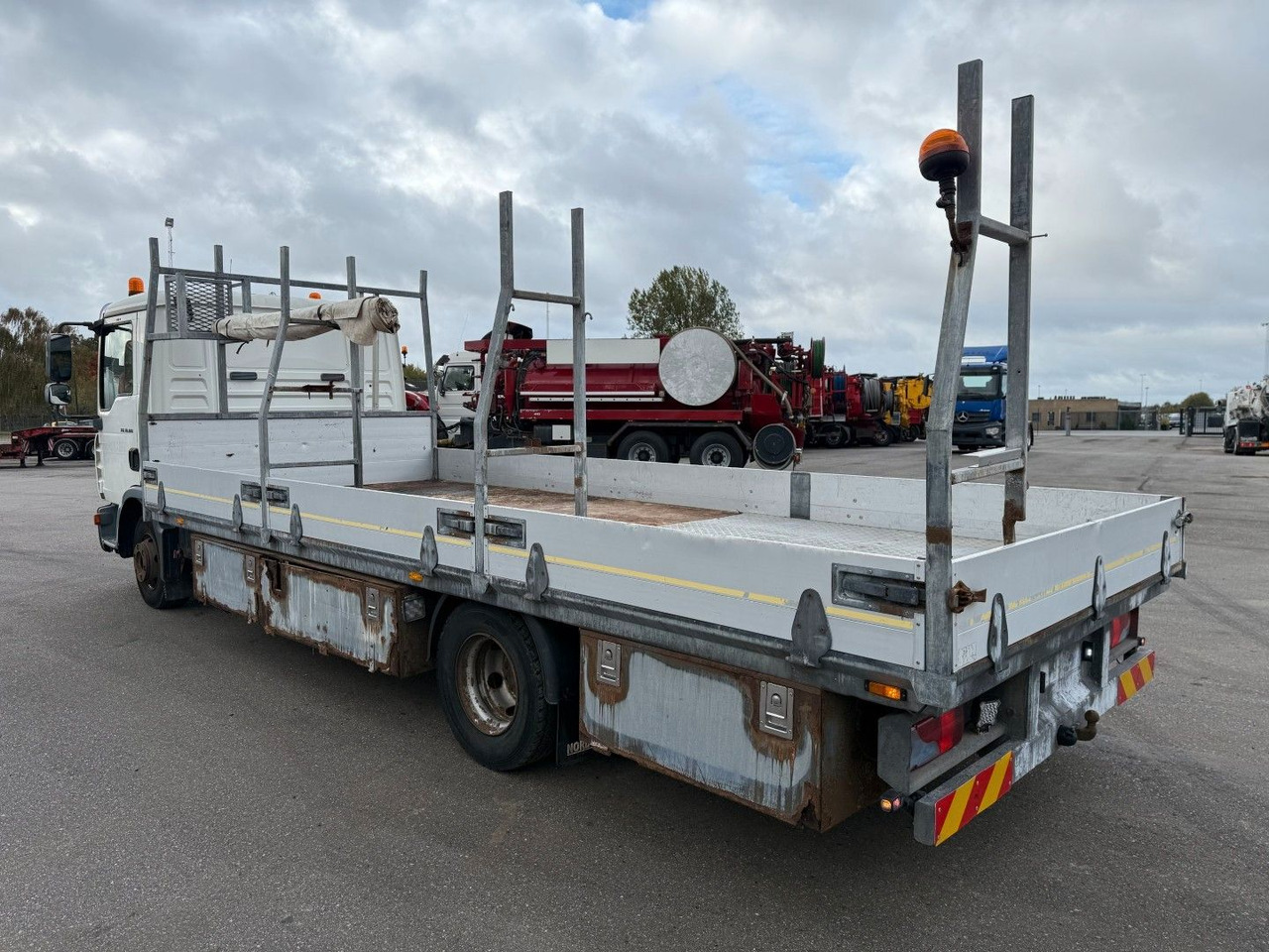 MAN TGL 10.180 4x2 Flatbed 6,,80 m. Euro 3 - Kamion sa tovarnim sandukom: slika 4 MAN TGL 10.180 4x2 Flatbed 6,,80 m. Euro 3 - Kamion sa tovarnim sandukom: slika 4
