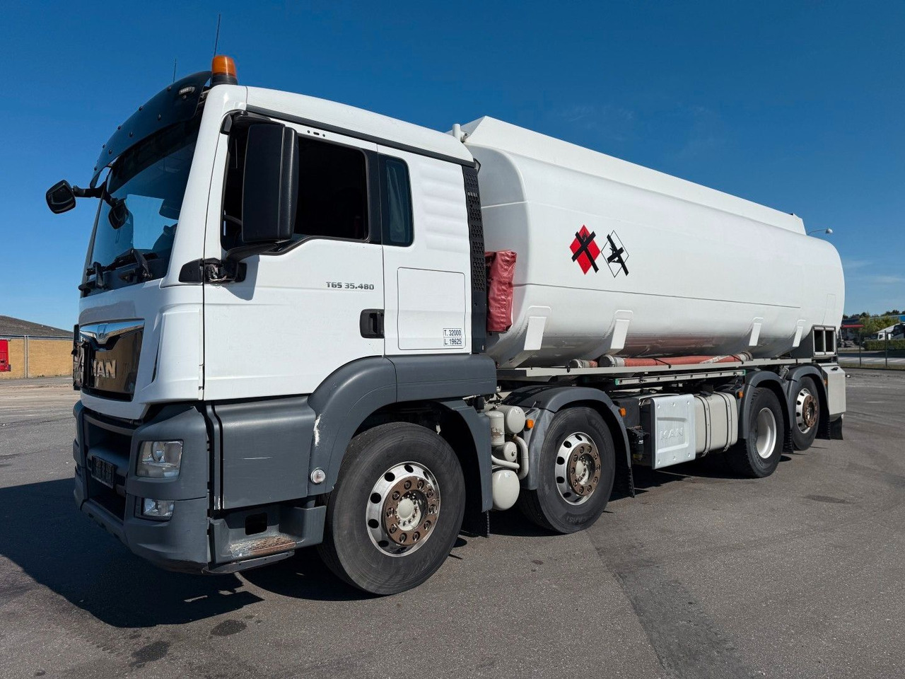 MAN TGS 35.480 8x2*6 23.000 l. ADR Euro 6 Tanktruck - Kamion cisterna: slika 1 MAN TGS 35.480 8x2*6 23.000 l. ADR Euro 6 Tanktruck - Kamion cisterna: slika 1