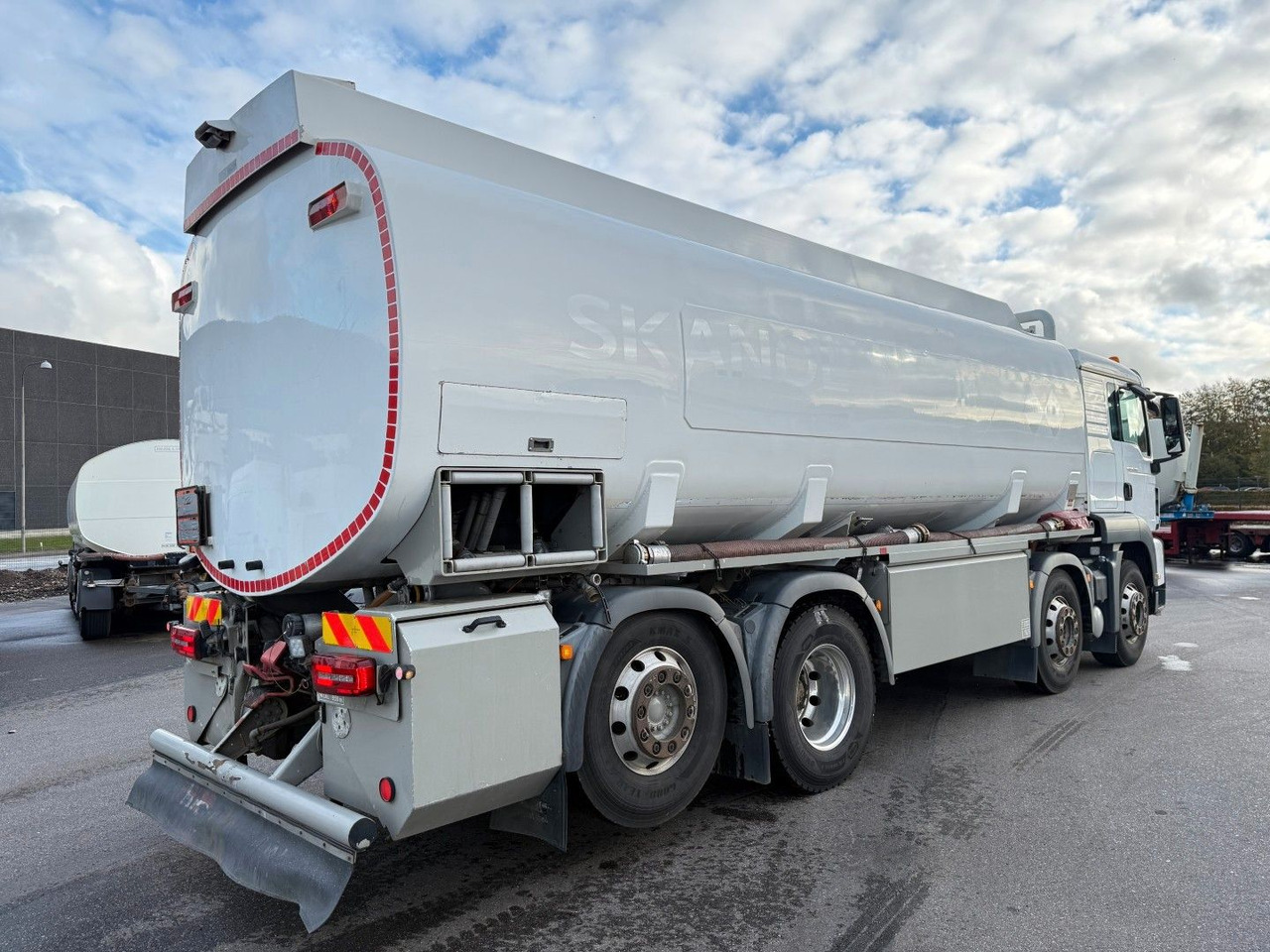 MAN TGS 35.480 8x2*6 Euro 6 23.000 l ADR Tanktruck - Kamion cisterna: slika 3 MAN TGS 35.480 8x2*6 Euro 6 23.000 l ADR Tanktruck - Kamion cisterna: slika 3