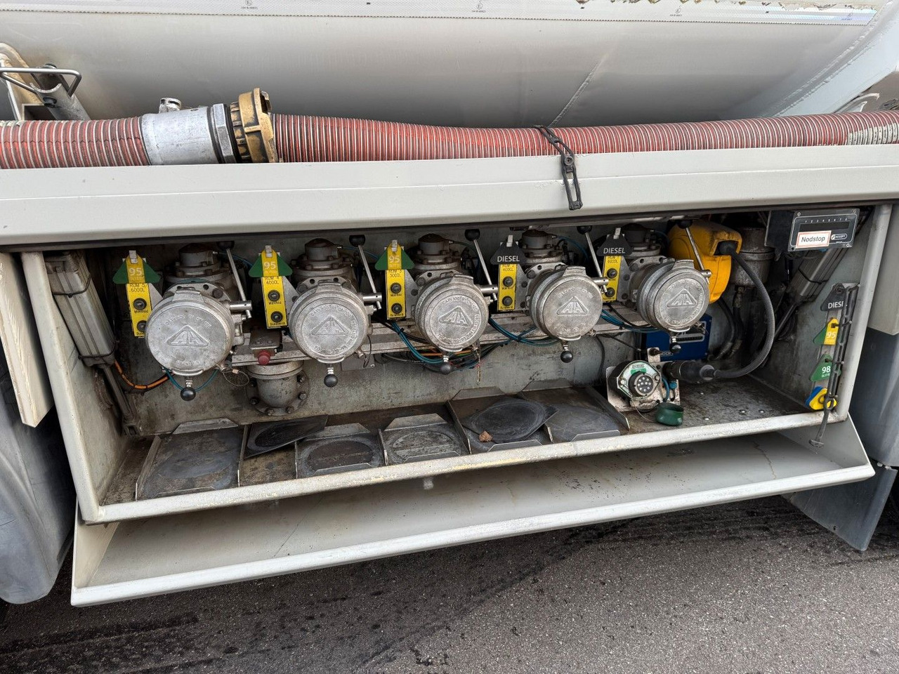 MAN TGS 35.480 8x2*6 Euro 6 23.000 l ADR Tanktruck - Kamion cisterna: slika 5 MAN TGS 35.480 8x2*6 Euro 6 23.000 l ADR Tanktruck - Kamion cisterna: slika 5