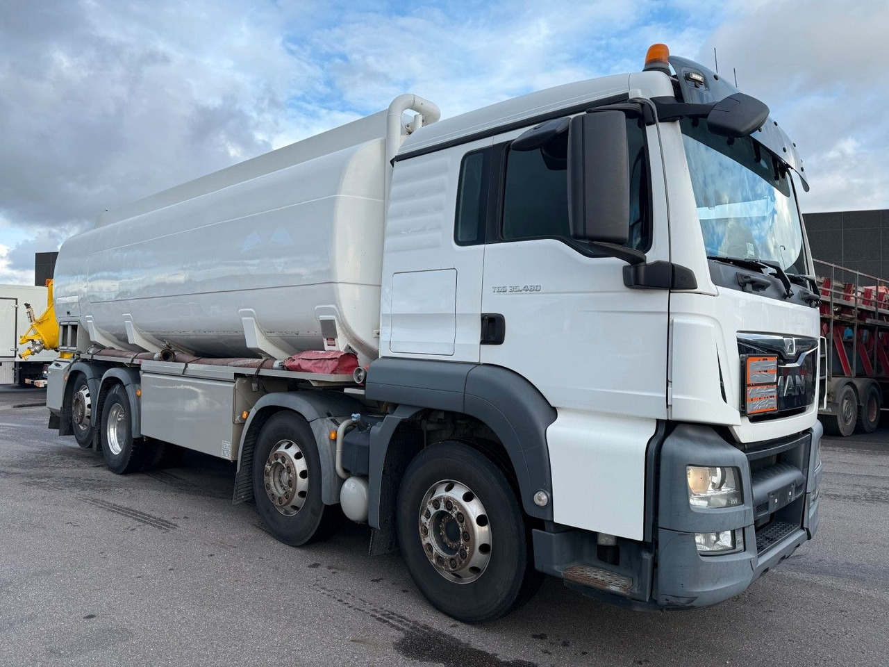MAN TGS 35.480 8x2*6 Euro 6 23.000 l ADR Tanktruck - Kamion cisterna: slika 2 MAN TGS 35.480 8x2*6 Euro 6 23.000 l ADR Tanktruck - Kamion cisterna: slika 2