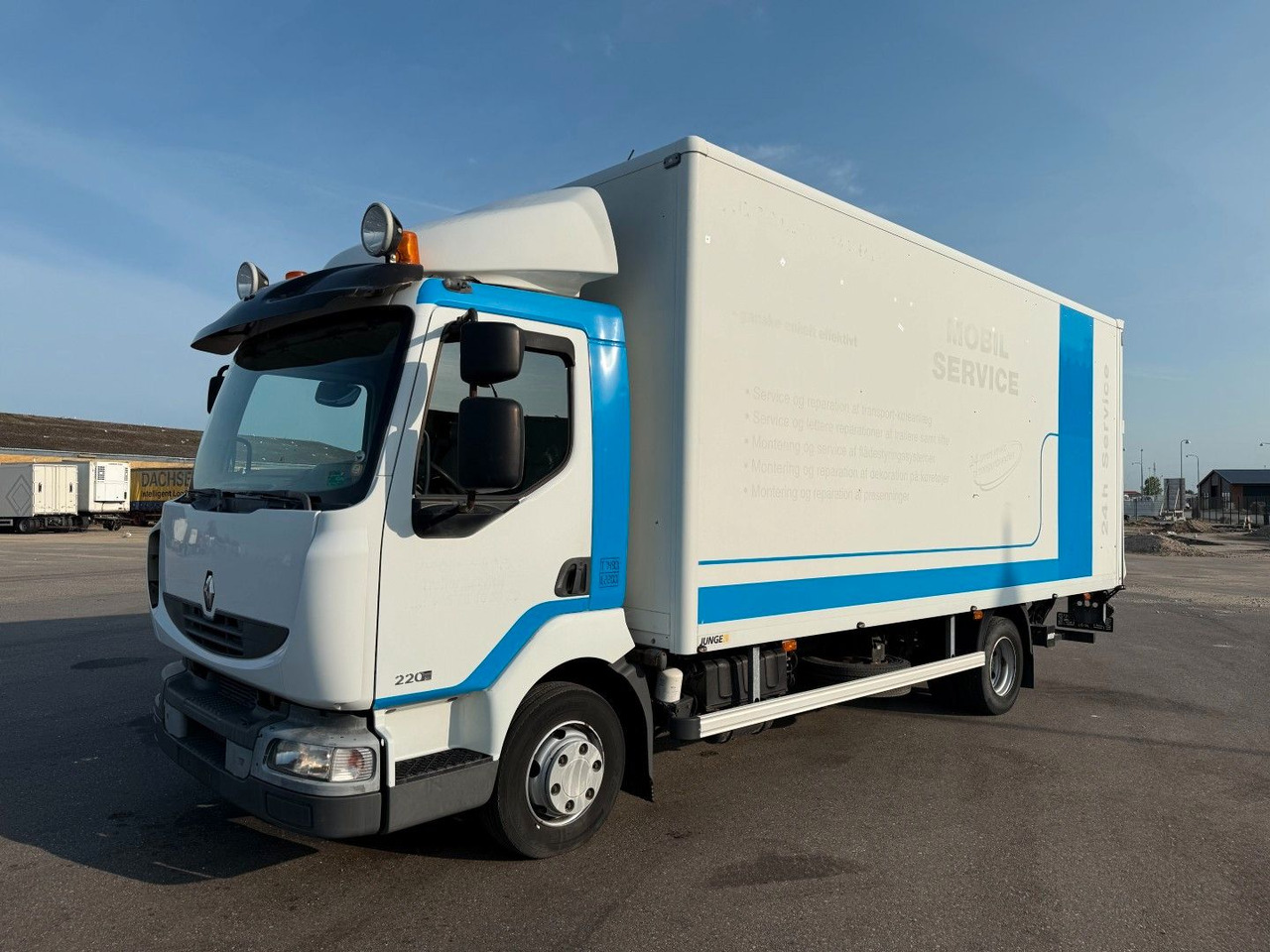 Renault Midlum 220 DXI 4x2 6.0 Box / Koffer - Kamion sa zatvorenim sandukom: slika 1 Renault Midlum 220 DXI 4x2 6.0 Box / Koffer - Kamion sa zatvorenim sandukom: slika 1