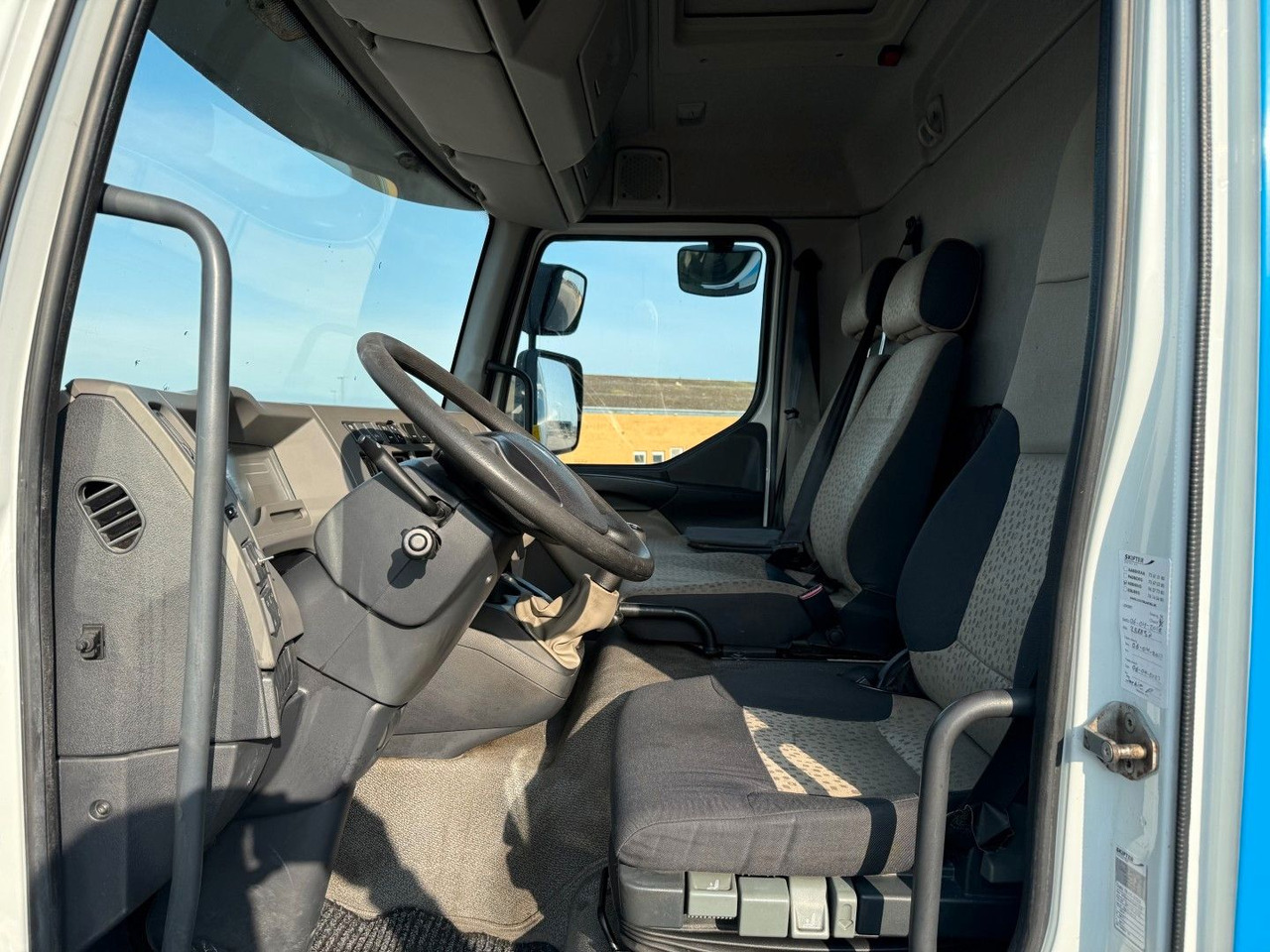 Renault Midlum 220 DXI 4x2 6.0 Box / Koffer - Kamion sa zatvorenim sandukom: slika 5 Renault Midlum 220 DXI 4x2 6.0 Box / Koffer - Kamion sa zatvorenim sandukom: slika 5
