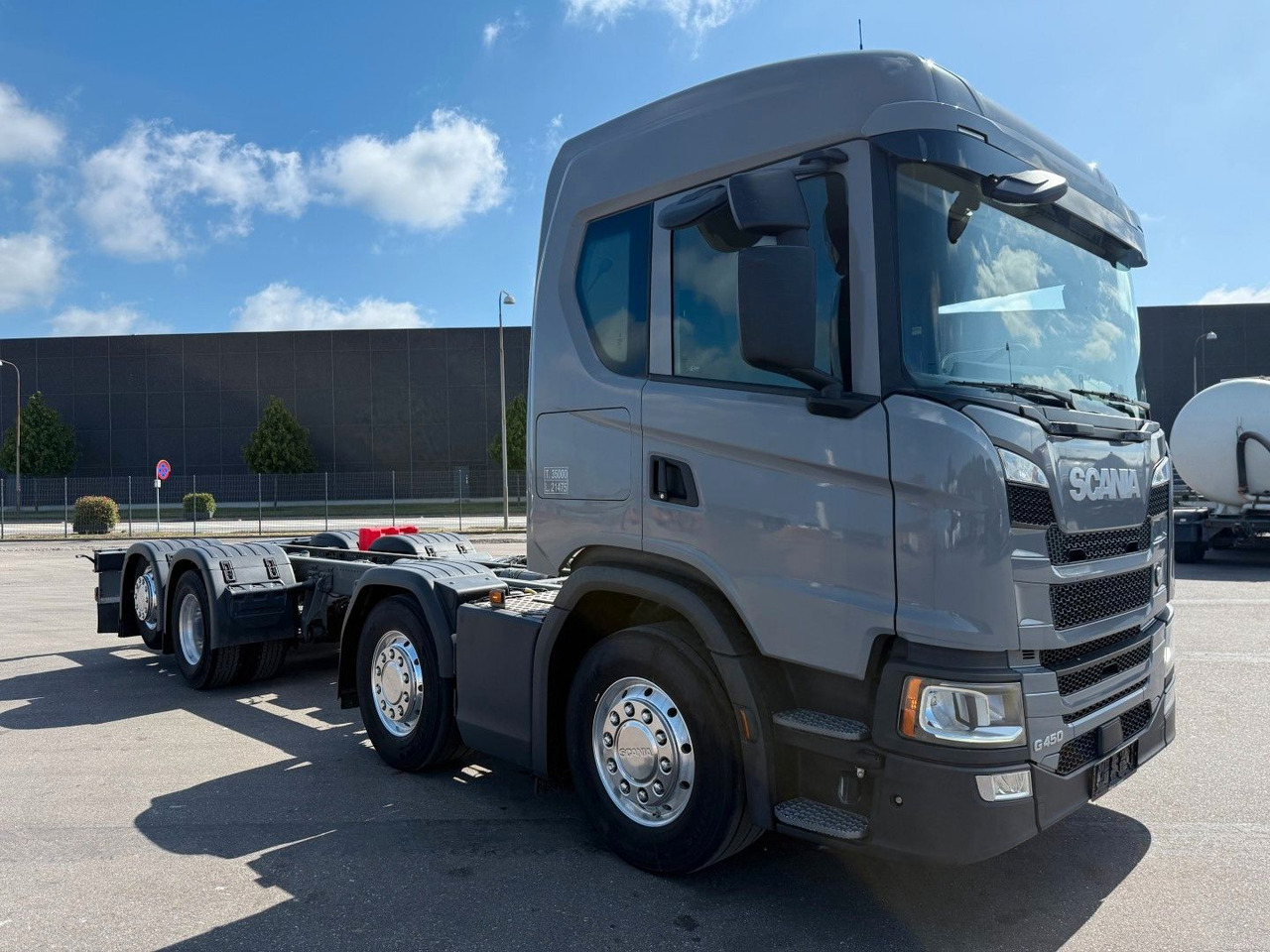 Scania G450 NGS 8x2*6 ADR Chassis / Fahrgestell Euro 6 - Kamion sa golom šasijom i zatvorenom kabinom: slika 2 Scania G450 NGS 8x2*6 ADR Chassis / Fahrgestell Euro 6 - Kamion sa golom šasijom i zatvorenom kabinom: slika 2