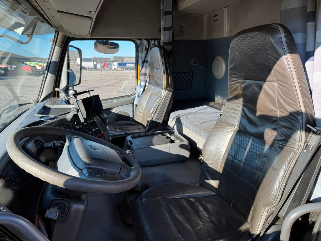 Volvo FM 340 6x2*4 Euro 5 FFG Elephant 10 m3 Volvo FM 340 6x2*4 Euro 5 FFG Elephant 10 m3 - Vakuumska cisterna: slika 5 Volvo FM 340 6x2*4 Euro 5 FFG Elephant 10 m3 Volvo FM 340 6x2*4 Euro 5 FFG Elephant 10 m3 - Vakuumska cisterna: slika 5