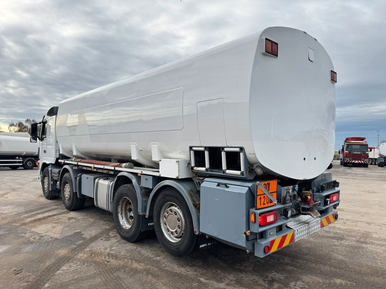 Volvo FM 440 8x2*6 24.000 l. ADR Tanktruck - Kamion cisterna: slika 4 Volvo FM 440 8x2*6 24.000 l. ADR Tanktruck - Kamion cisterna: slika 4