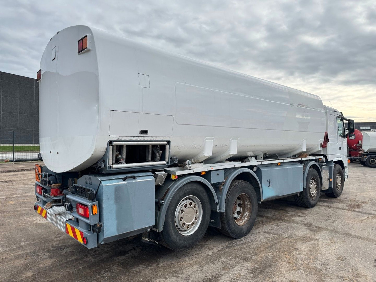 Volvo FM 440 8x2*6 24.000 l. ADR Tanktruck - Kamion cisterna: slika 3 Volvo FM 440 8x2*6 24.000 l. ADR Tanktruck - Kamion cisterna: slika 3