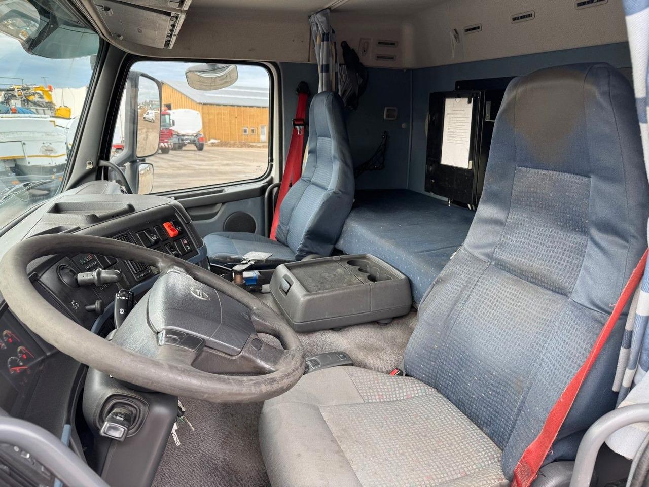 Volvo FM 440 8x2*6 24.000 l. ADR Tanktruck - Kamion cisterna: slika 5 Volvo FM 440 8x2*6 24.000 l. ADR Tanktruck - Kamion cisterna: slika 5