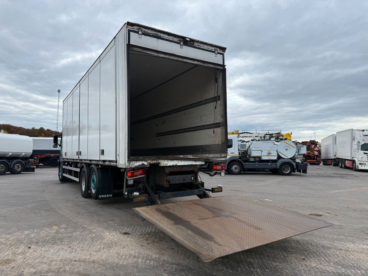 Volvo FM330 6x2*4 Carrier Supra 1050 Nordic - Hladnjača: slika 5 Volvo FM330 6x2*4 Carrier Supra 1050 Nordic - Hladnjača: slika 5